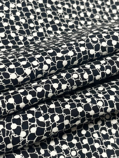 CP-9028W-B  SMALL DOT PRINT STRETCH COTTON TWILL. ITALY.