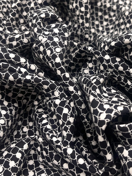 CP-9028W-B  SMALL DOT PRINT STRETCH COTTON TWILL. ITALY.