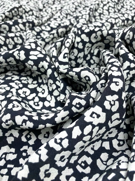 RV-9044W ANIMAL-LIKE FLORAL PRINT VISCOSE CREPE HAND. ITALY.