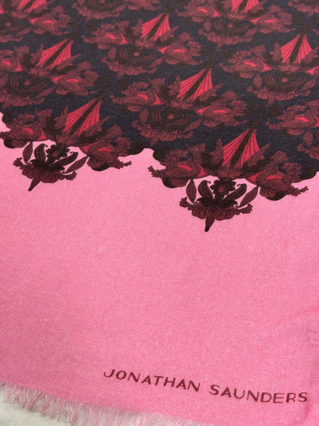 DS-1035 “GOTHICA" - JONATHAN SAUNDERS DIGITAL PRINT CASHMERE MODAL SCARF. MADE IN ITALY