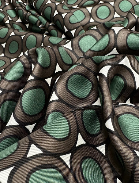REF-108 GEO PRINT SILK TWILL. MAX MARA. ITALY. A CUT OF 2 YARDS.