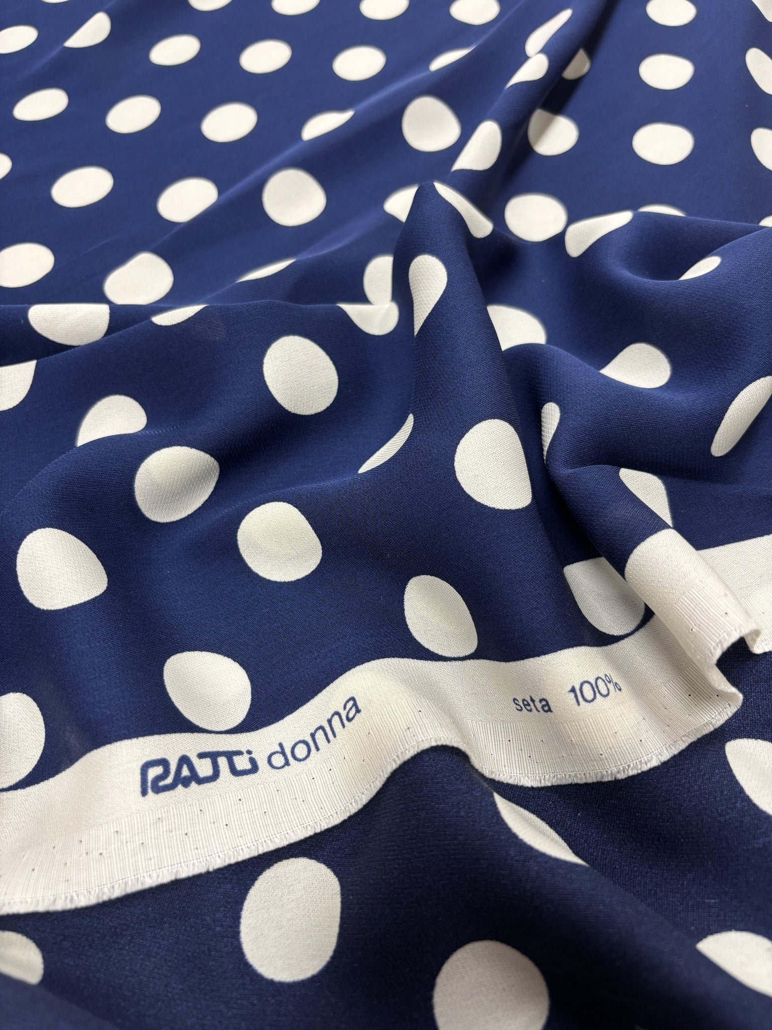 S-9062W POLKA DOT PRINT STRETCH SILK CREPE DE CHINE PANEL. ITALY