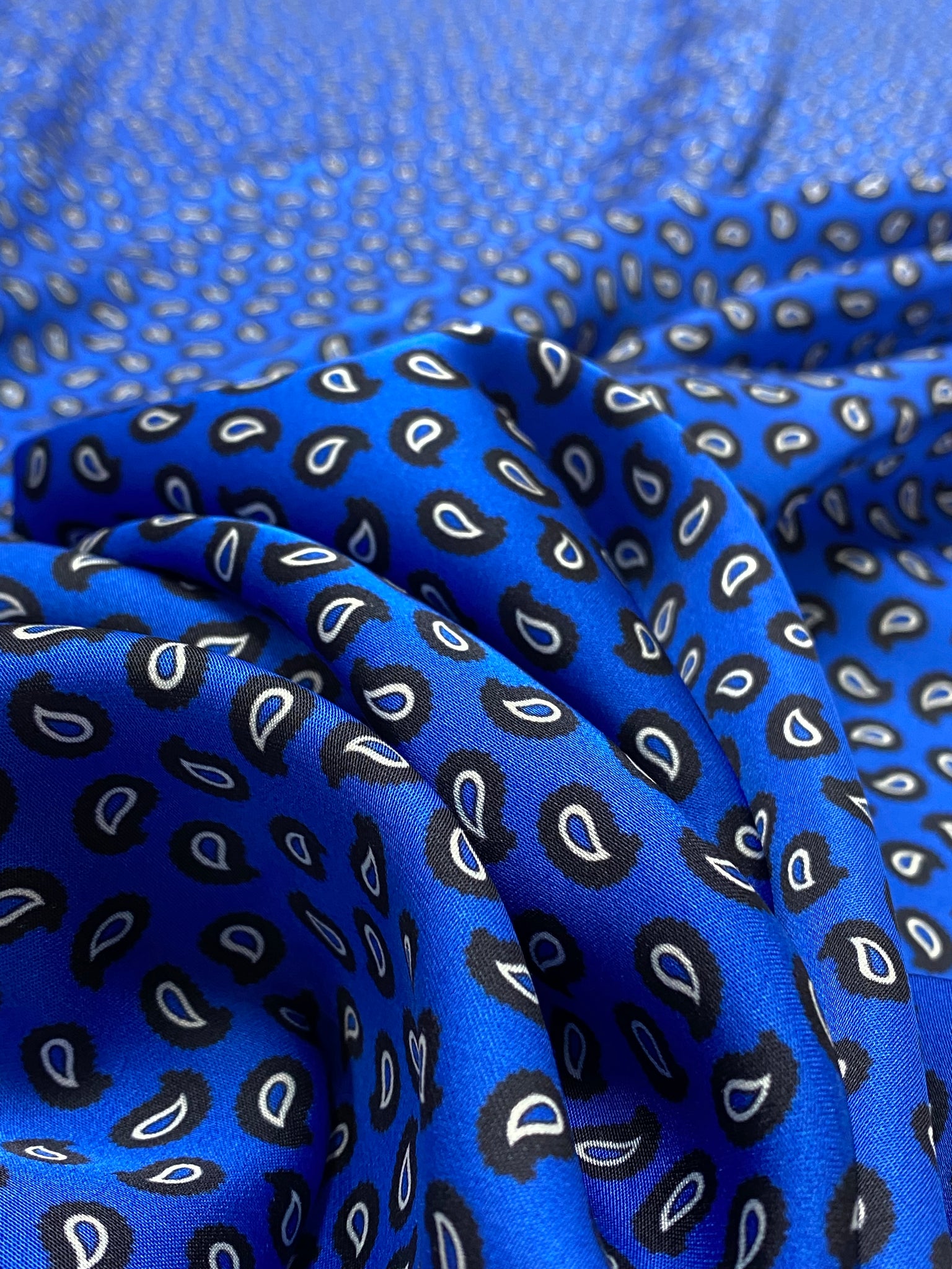 RV-9147W DESIGNER PAISLEY PRINT VISCOSE CHARMEUSE. MAJE. ITALY.