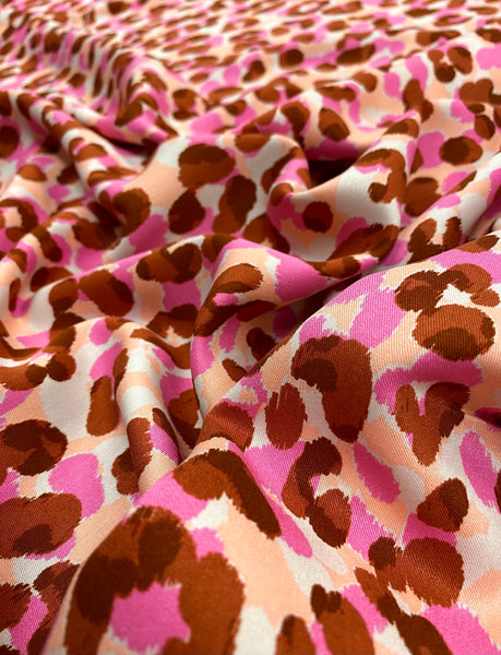 RV-7819W LEOPARD PRINT VISCOSE CHALLIS. A CUT OF 2 YARDS. ITALY