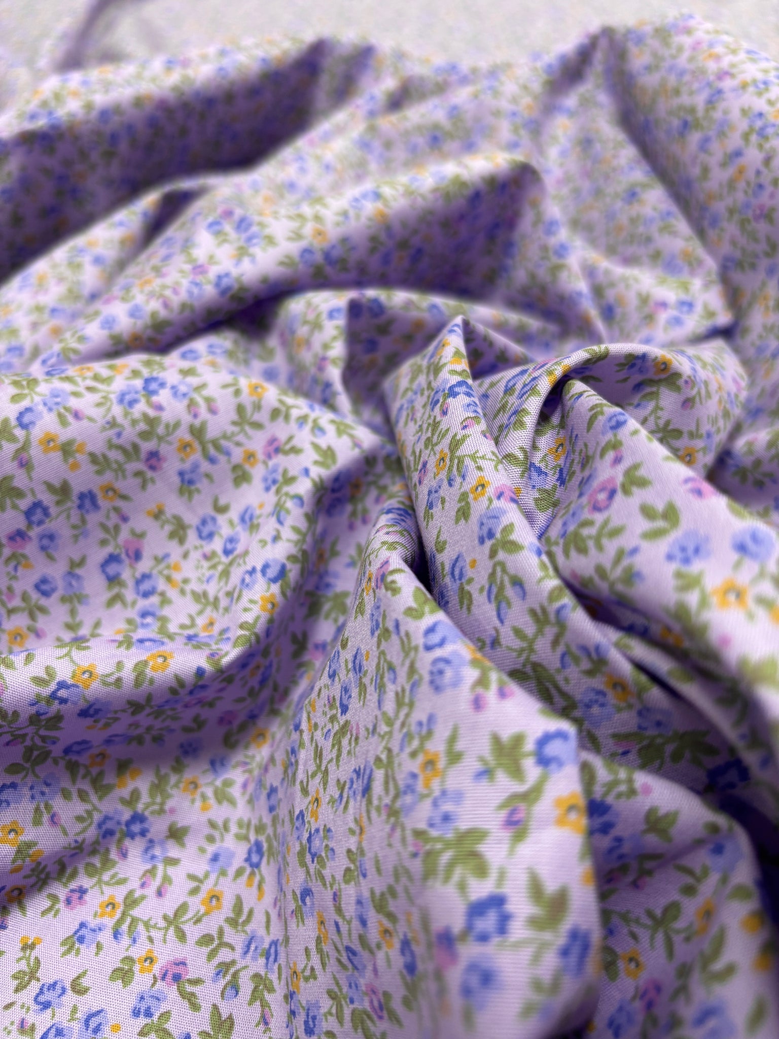 RV-9070W-B LIBERTY FLORAL PRINT COTTON POPLIN. ITALY.