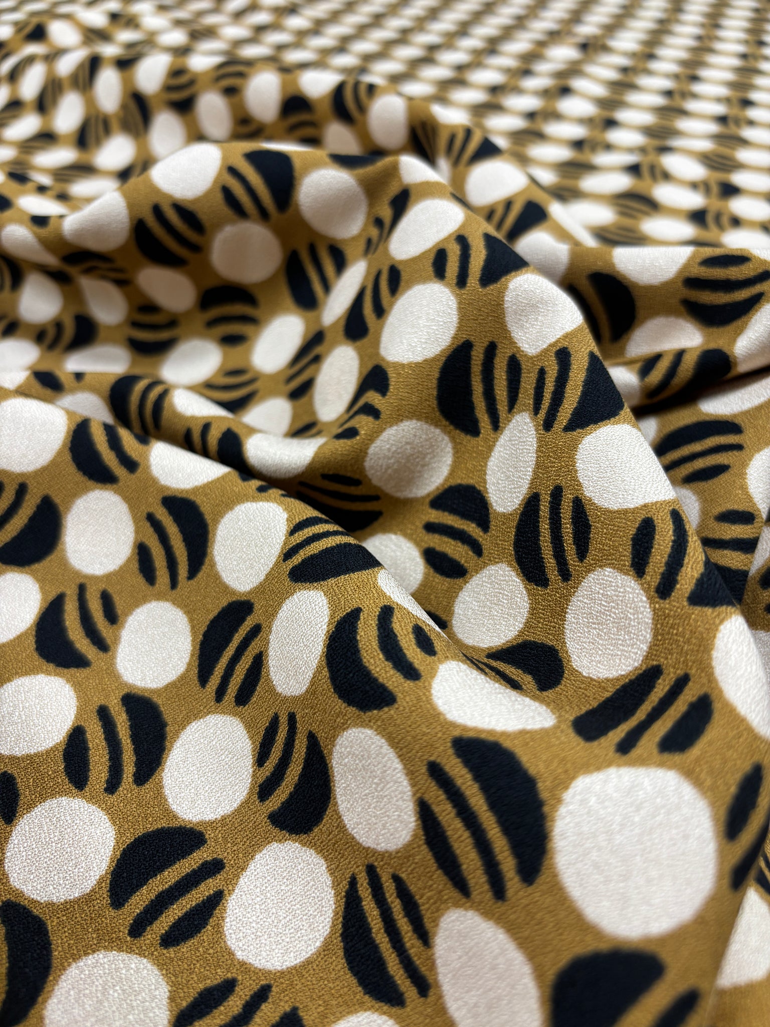 RV-9132W POLKA DOT PRINT VISCOSE CREPE. ITALY