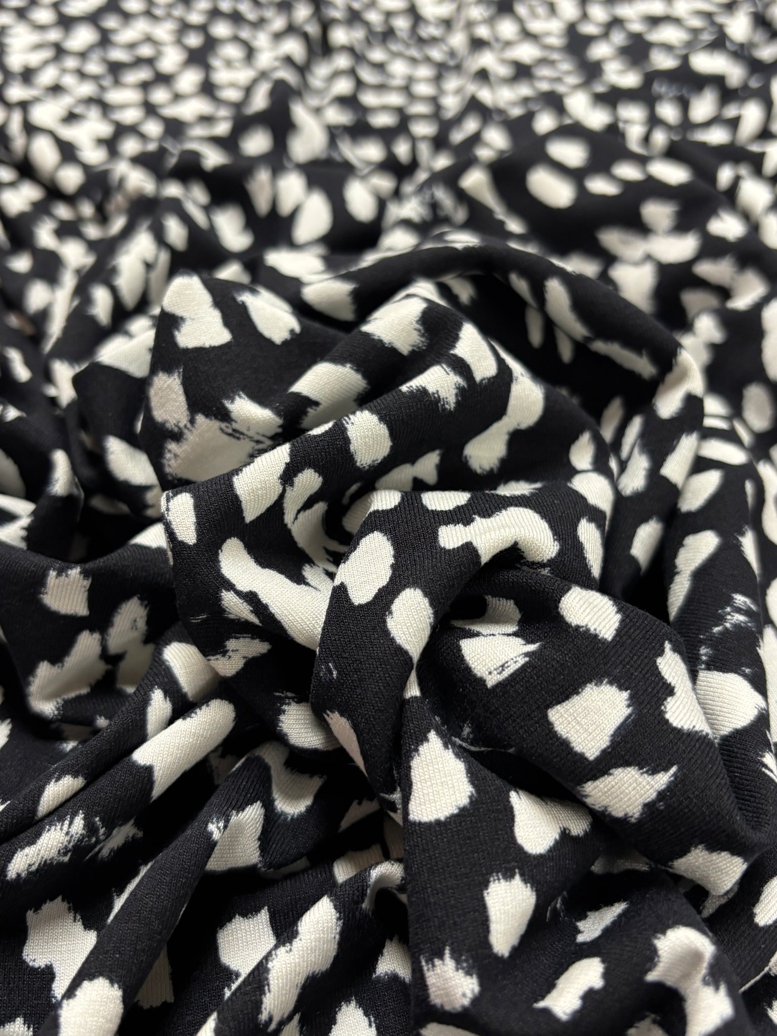 RVK-9126W ANIMAL PRINT VISCOSE KNIT. ITALY