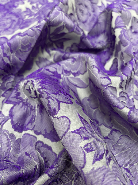 REF-121 FLORAL DESIGN JACQUARD. ITALY. A CUT OF 1 YARD.