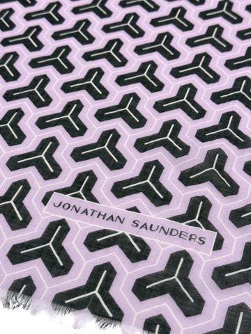 DS-1029 “AMETHYST" - JONATHAN SAUNDERS DIGITAL PRINT COTTON CASHMERE SCARF. MADE IN ITALY