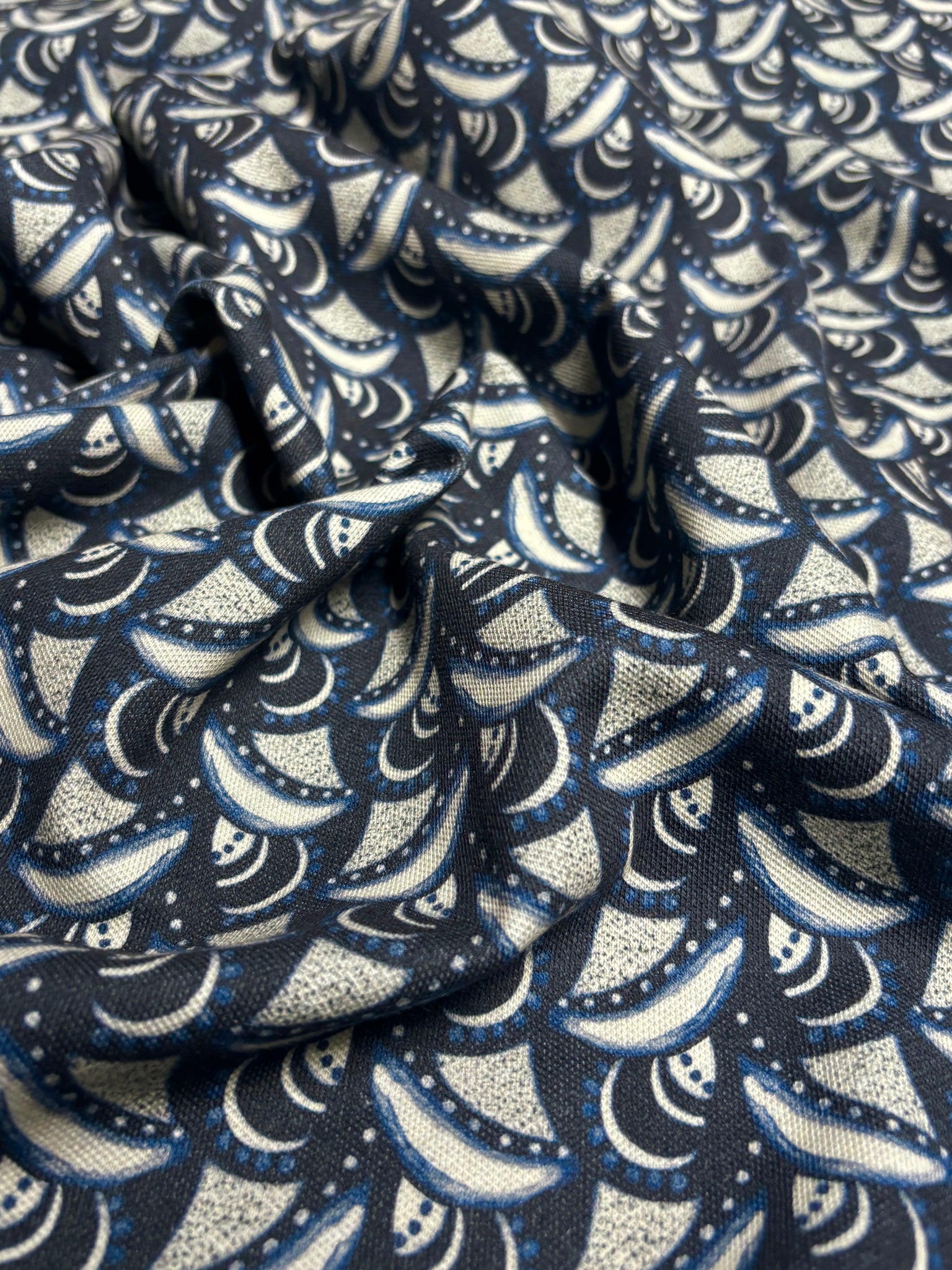 RVK-9119W DESIGNER PRINTED COTTON DOUBLE KNIT. HUGO BOSS. ITALY