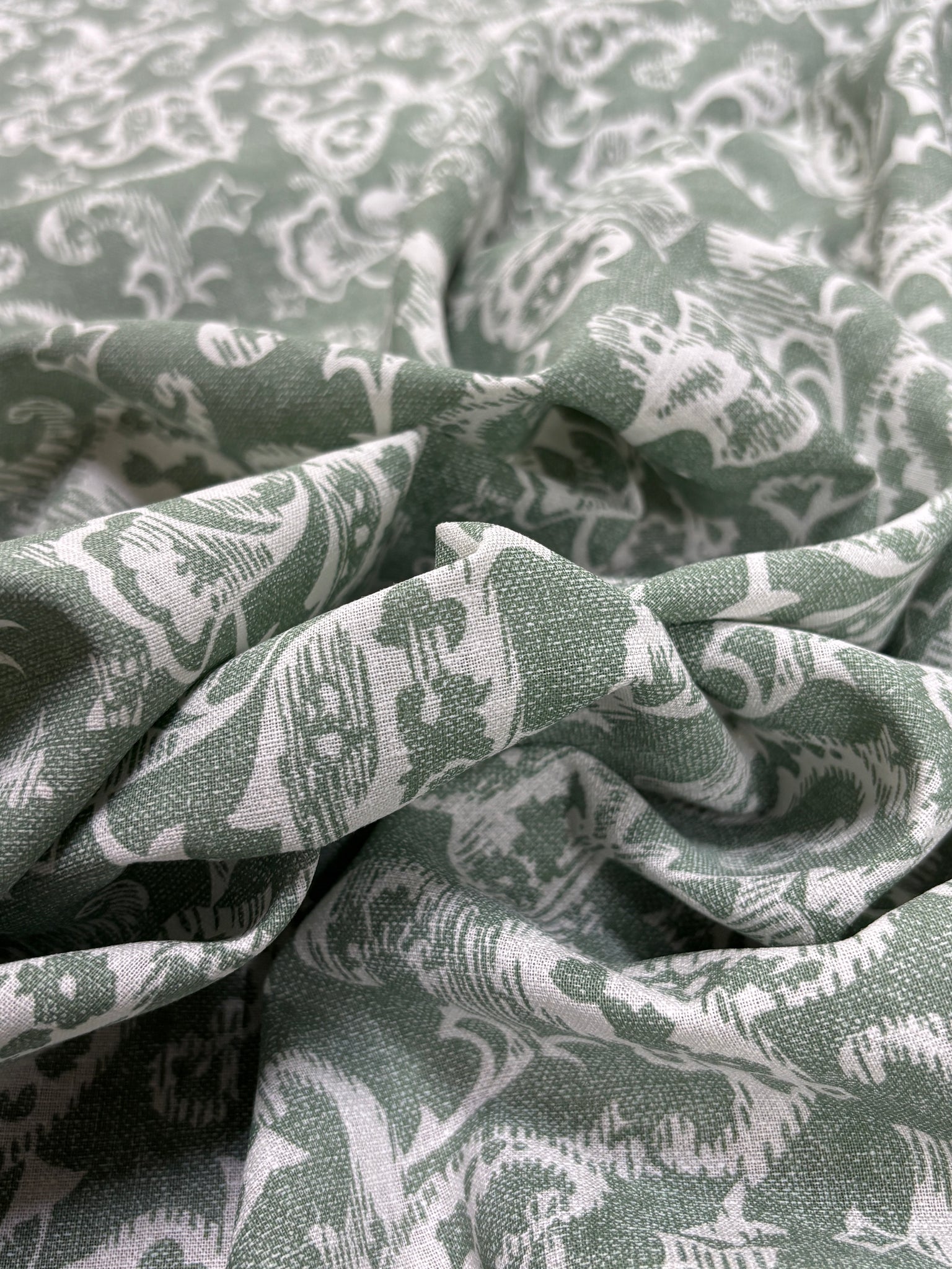 LI-9058W-B RETRO LOOK PAISLEY PRINT LINEN COTTON.
