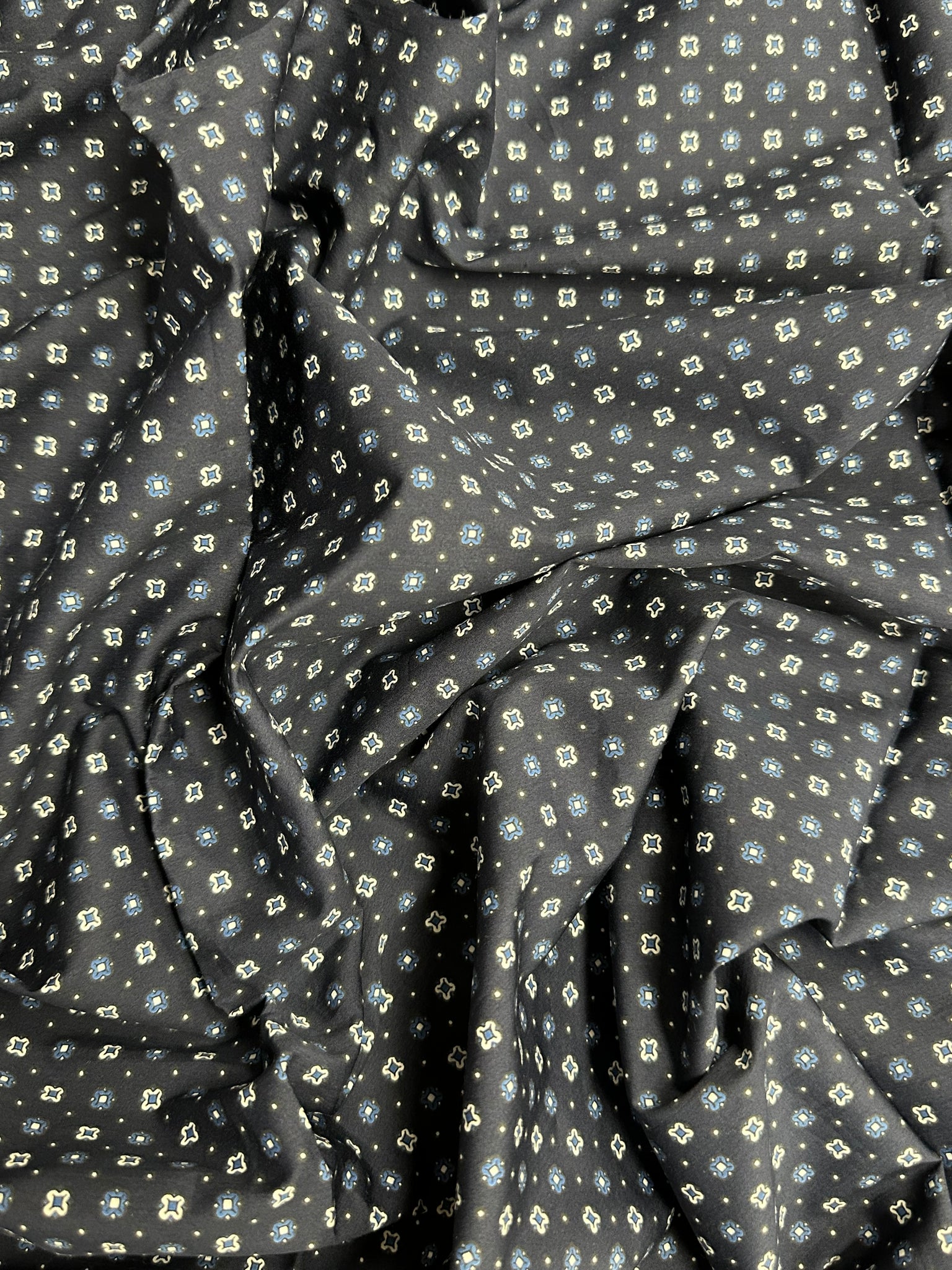 REF-114 SMALL PRINT COTTON SILK SHIRTING. CANALI. ITALY. A CUT OF 1-1/4 YARDS.