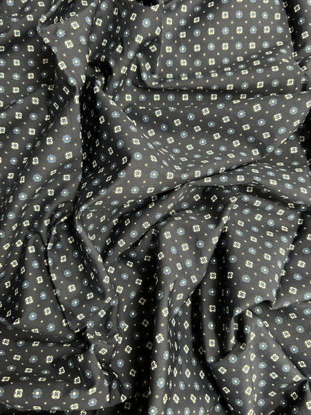 REF-114 SMALL PRINT COTTON SILK SHIRTING. CANALI. ITALY. A CUT OF 1-1/4 YARDS.