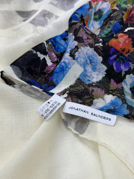 DS-1024 “FROSTED GARDEN" - JONATHAN SAUNDERS FLORAL PRINT CASHMERE WOOL SILK SCARF. MADE IN ITALY