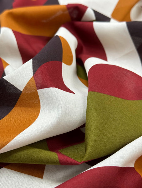 REF-107 GEO ABSTRACT PRINT COTTON POPLIN. ITALY. A CUT OF 2 YARDS.