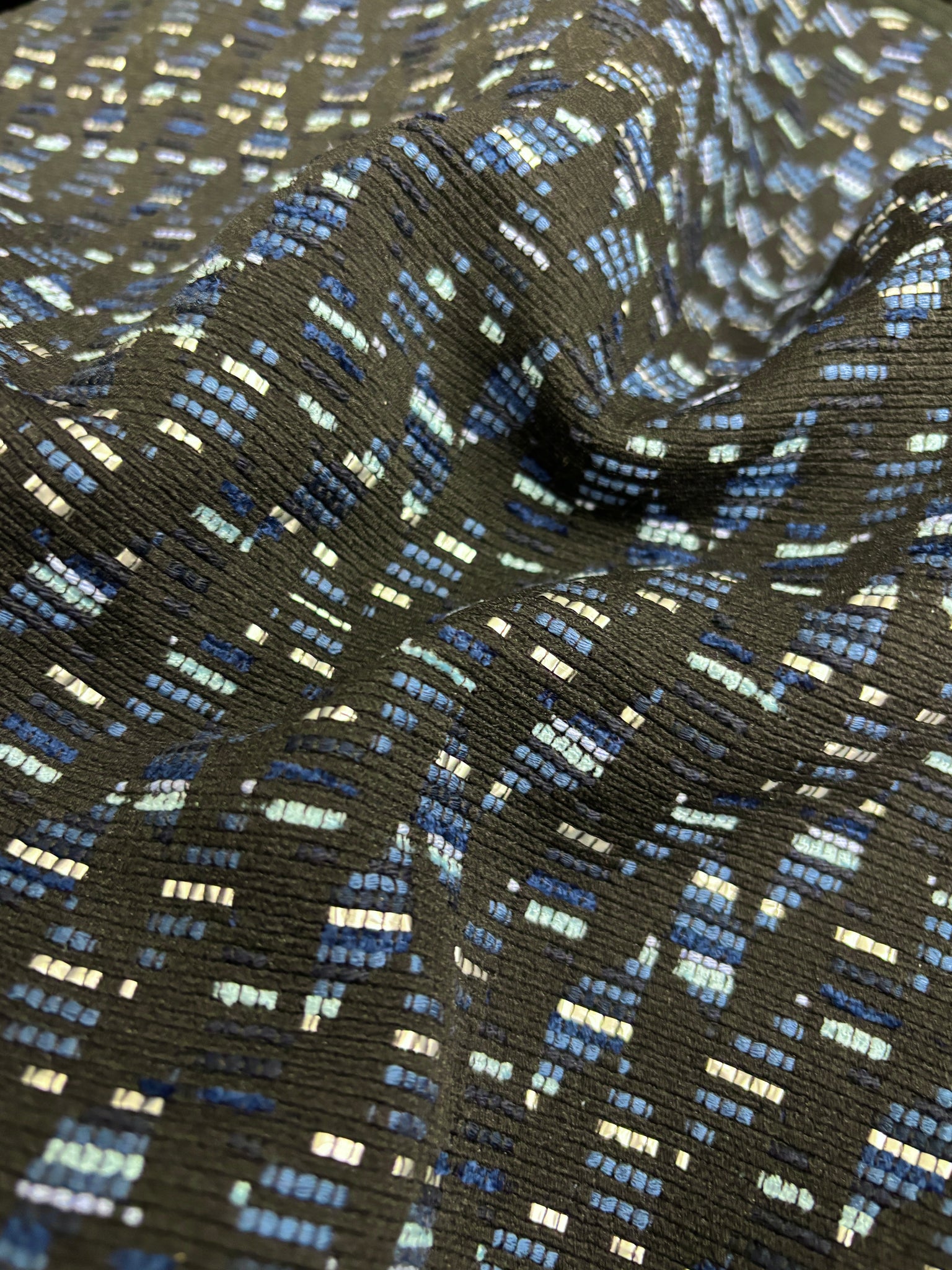 RIF-114 METALLIC JACQUARD. A CUT OF 1 YARD. ITALY