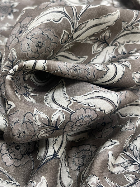 RV-8090W-B RETRO FLORAL PRINT VISCOSE RAYON. ITALY.